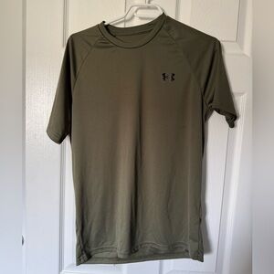 Men’s Under Armour dry fit athletic shirt, olive green. (S)